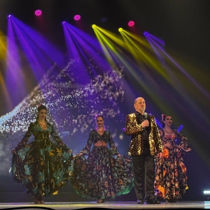 Москва танцует: Трегубов представил "ВРЕМЯ ЗОЛОТО" на Арбате