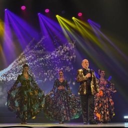 Москва танцует: Трегубов представил "ВРЕМЯ ЗОЛОТО" на Арбате